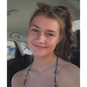 Meet your Posher, Mia